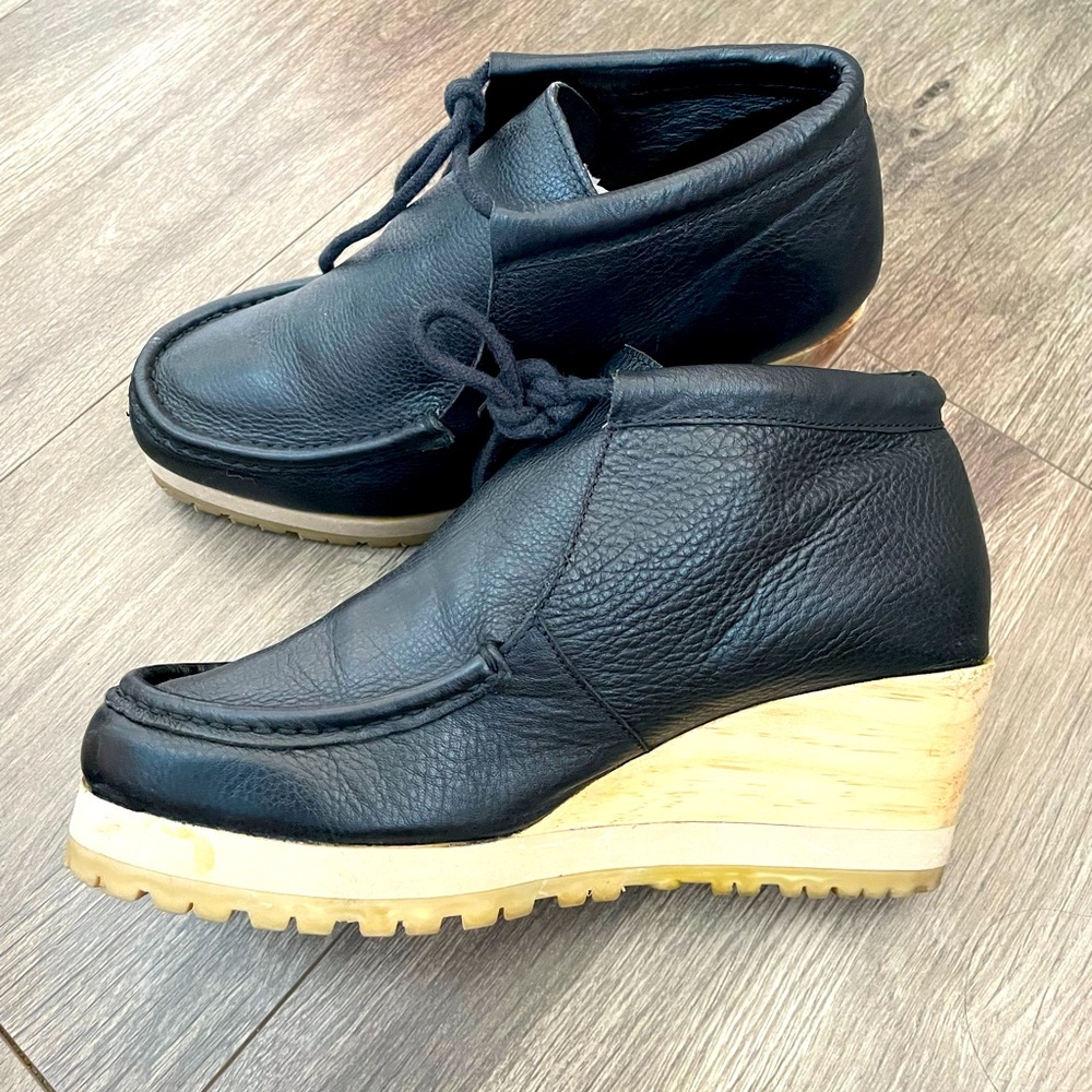 Ecote Black and Tan Wedge Shoes